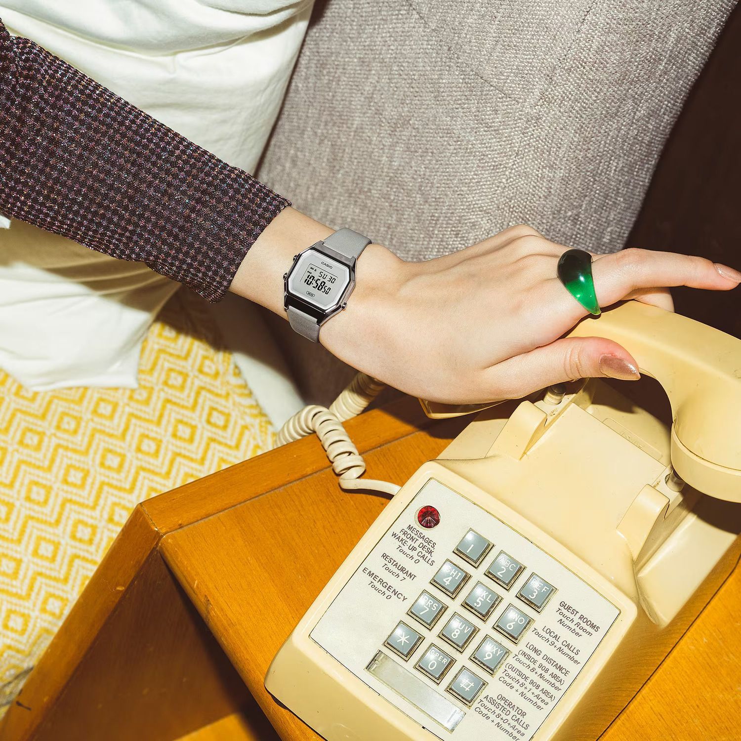 Zegarek Casio Vintage Mini beżowy LA680WEL-8EF. Elektroniczny zegarek damski. Zegarek dla kobiety na prezent. Modny zegarek dla kobiety. Zegarek Casio damski. Zegarek na komunię..jpg