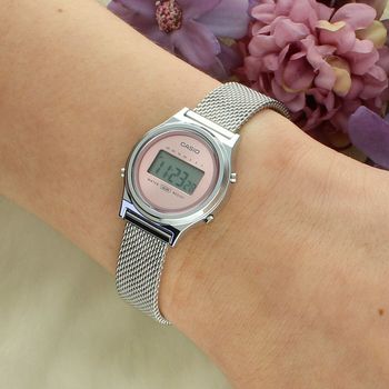 Zegarek damski Casio Vintage LA700WEM-4AEF – retro sport, różowa tarcza, bransoleta mesh.jpg