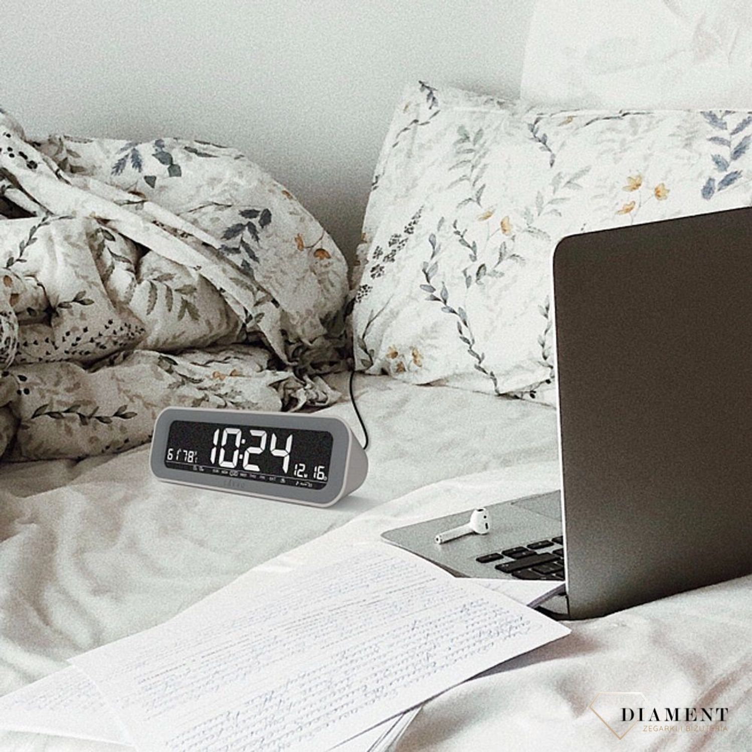 Szary cyfrowy budzik LAVVU SMART z radiem.jpg