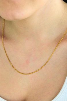 Łańcuszek stalowy pozłacany z kuleczkami 70 cm  zapięcie karabińczyk (1).jpg