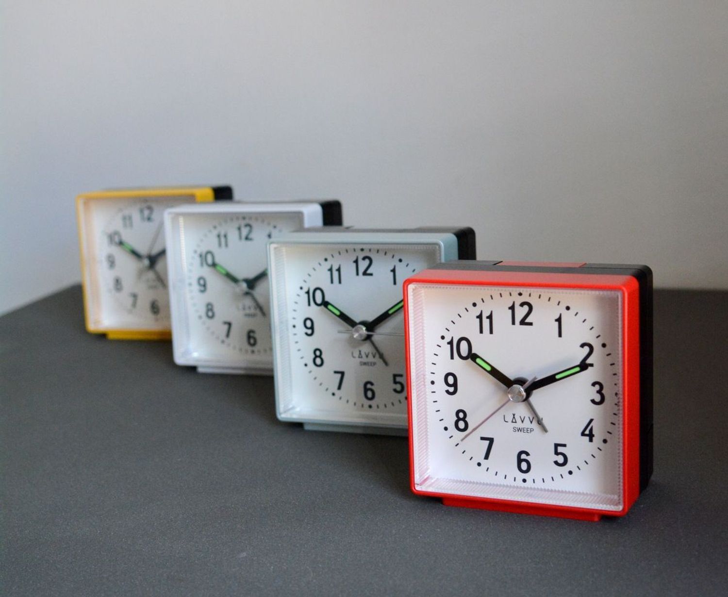 Budzik na baterię klasyczny cichy mechanizm LAVVU LAS3015, Zaradź temu za pomocą jednego z naszych budzików. Budzik od LAVVU z wyjątkowo długą gwarancją jest wyposażony w mechanizm SWEEP, dzięki któremu sekundn.jpg