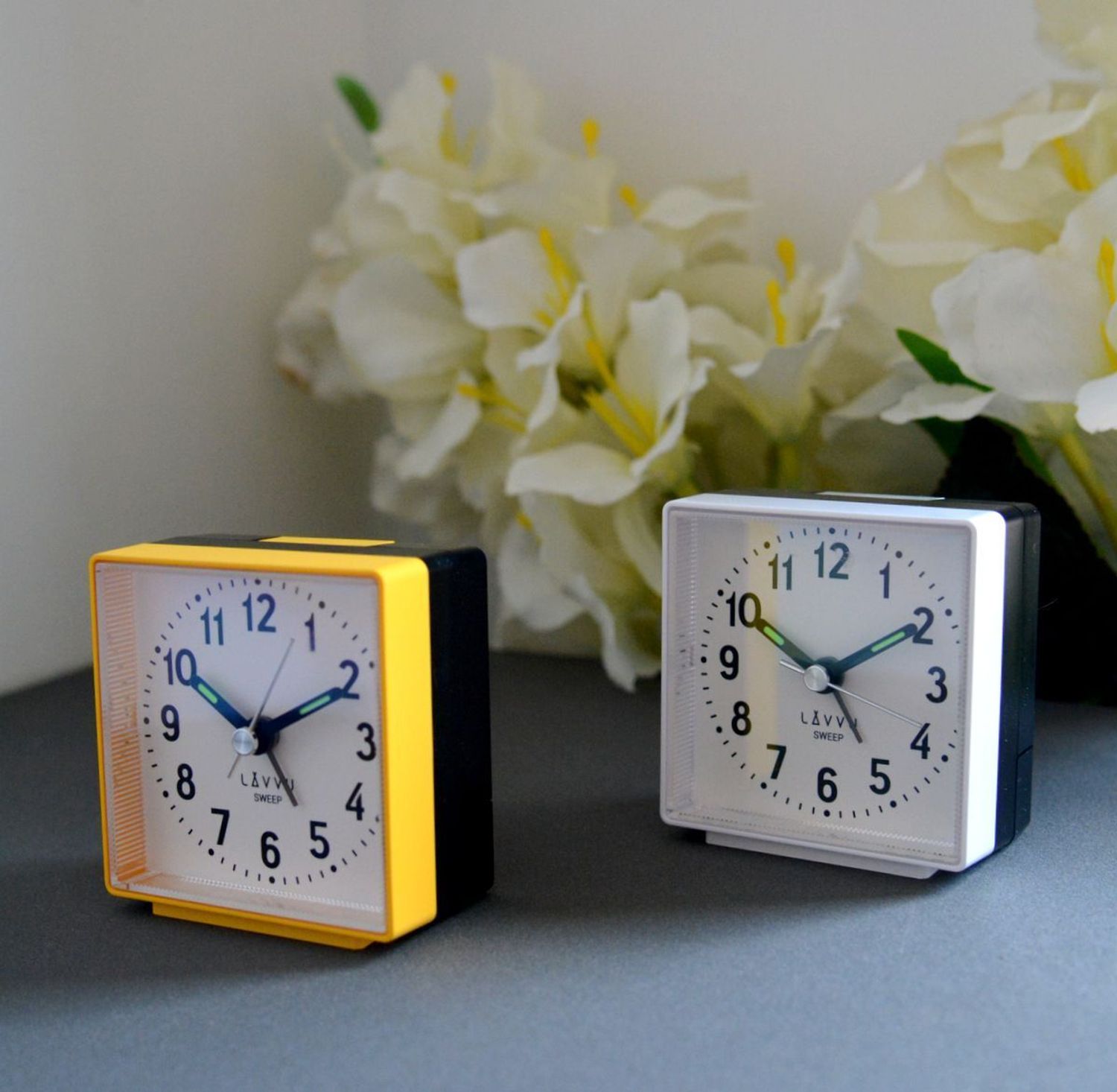 Budzik na baterię klasyczny cichy mechanizm LAVVU LAS3016, Zdarza ci się zaspać Zaradź temu za pomocą jednego z naszych budzików. Budzik od LAVVU z wyjątkowo długą gwarancją jest wyposażony w mechanizm SWEEP, d.jpg