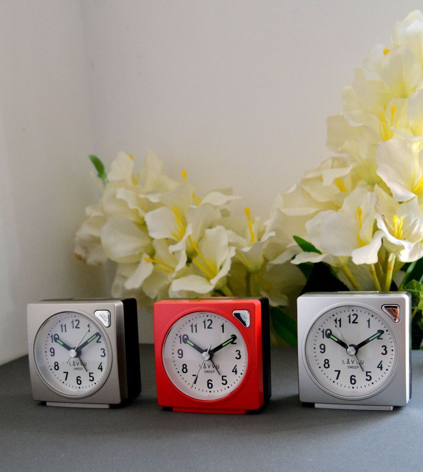 Budzik na baterię klasyczny cichy mechanizm LAVVU LAS3046, Zdarza ci się zaspać Zaradź temu za pomocą jednego z naszych budzików. Budzik od LAVVU z wyjątkowo długą gwarancją jest wyposażony w mechanizm SWEEP,.jpg