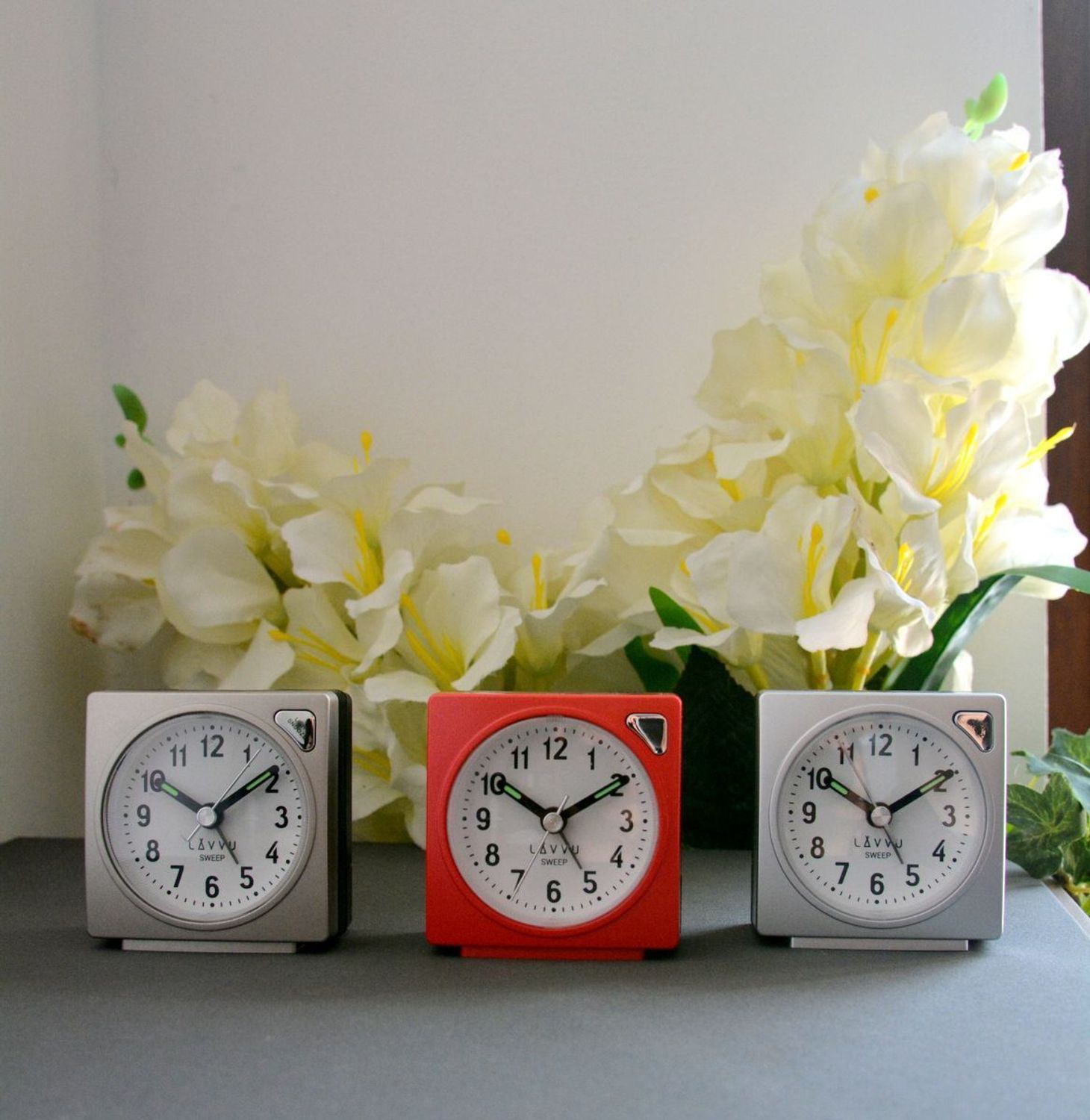 Budzik na baterię klasyczny cichy mechanizm LAVVU LAS3047 Zdarza ci się zaspać Zaradź temu za pomocą jednego z naszych budzików. Budzik od LAVVU z wyjątkowo długą gwarancją jest wyposażony w mechanizm SWEEP, dz.jpg