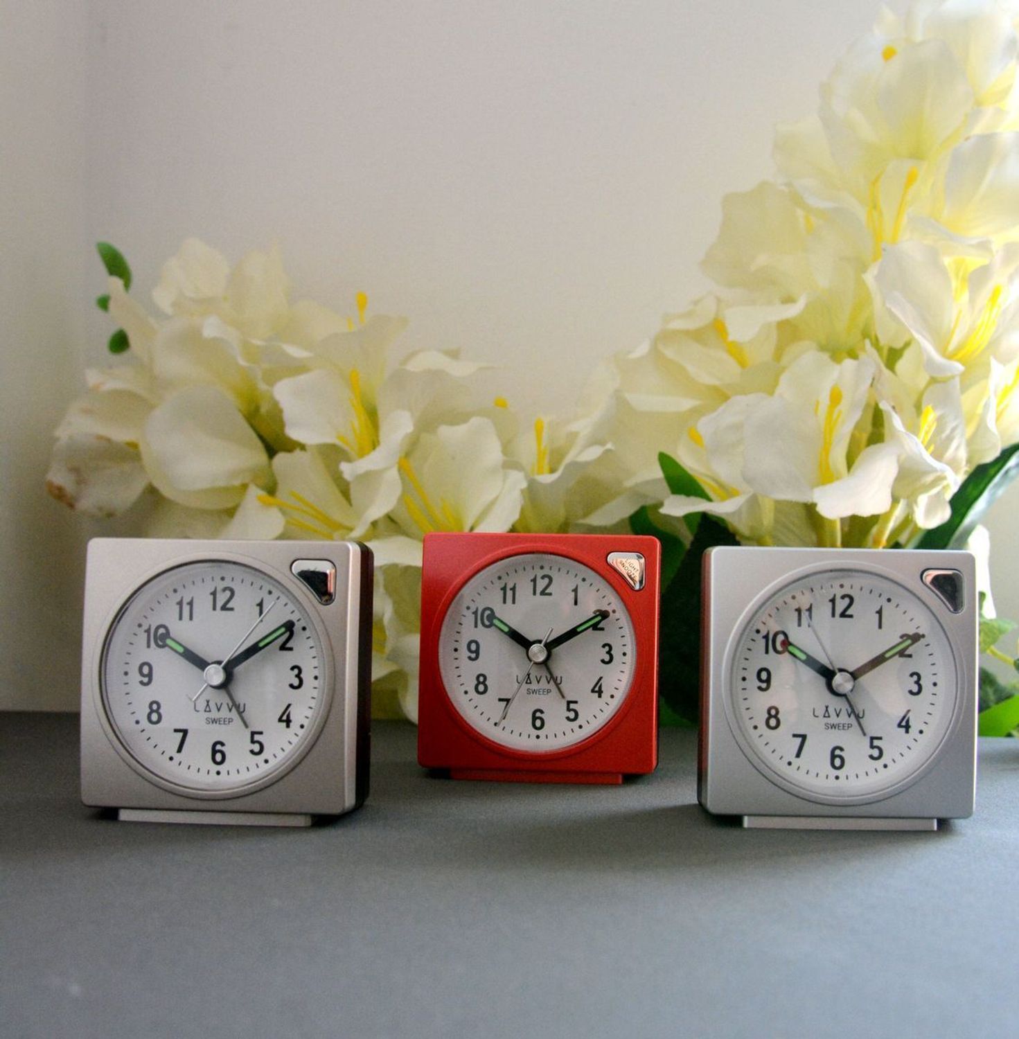 Budzik na baterię klasyczny cichy mechanizm LAVVU LAS3047 Zdarza ci się zaspać Zaradź temu za pomocą jednego z naszych budzików. Budzik od LAVVU z wyjątkowo długą gwarancją jest wyposażony w mechanizm SWEEP, dz.jpg