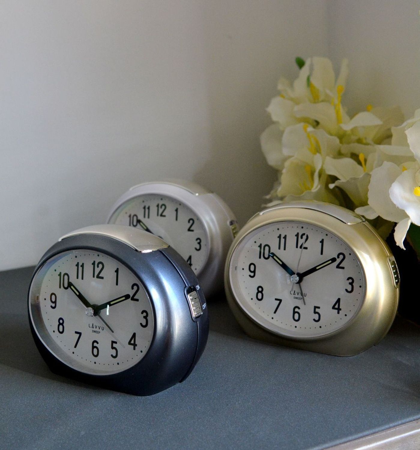 Budzik LAVVU czarny SWEEP LAS3051, Zdarza ci się zaspać Zaradź temu za pomocą jednego z naszych budzików. Budzik od LAVVU z wyjątkowo długą gwarancją jest wyposażony w mechanizm SWEEP, dzięki któremu sekundnik.jpg