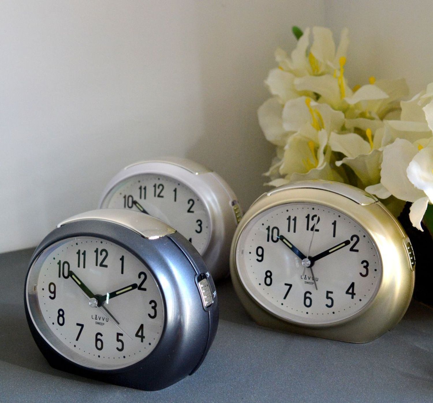 Budzik LAVVU czarny SWEEP LAS3051, Zdarza ci się zaspać Zaradź temu za pomocą jednego z naszych budzików. Budzik od LAVVU z wyjątkowo długą gwarancją jest wyposażony w mechanizm SWEEP, dzięki któremu sekundnik.jpg