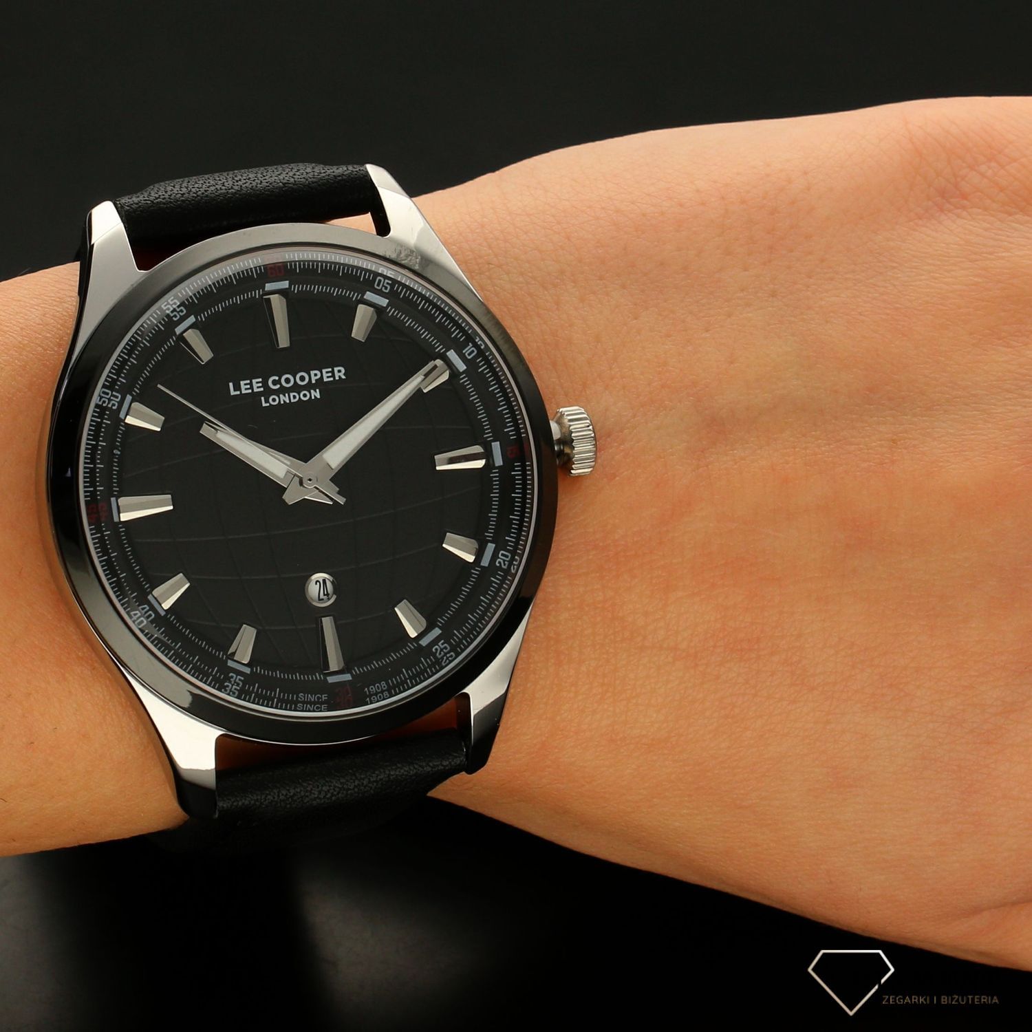 Zegarek męski na czarnym pasku Lee Cooper LC07074.351 z ciemnym pierścieniem i czarną tarczą (1).jpg