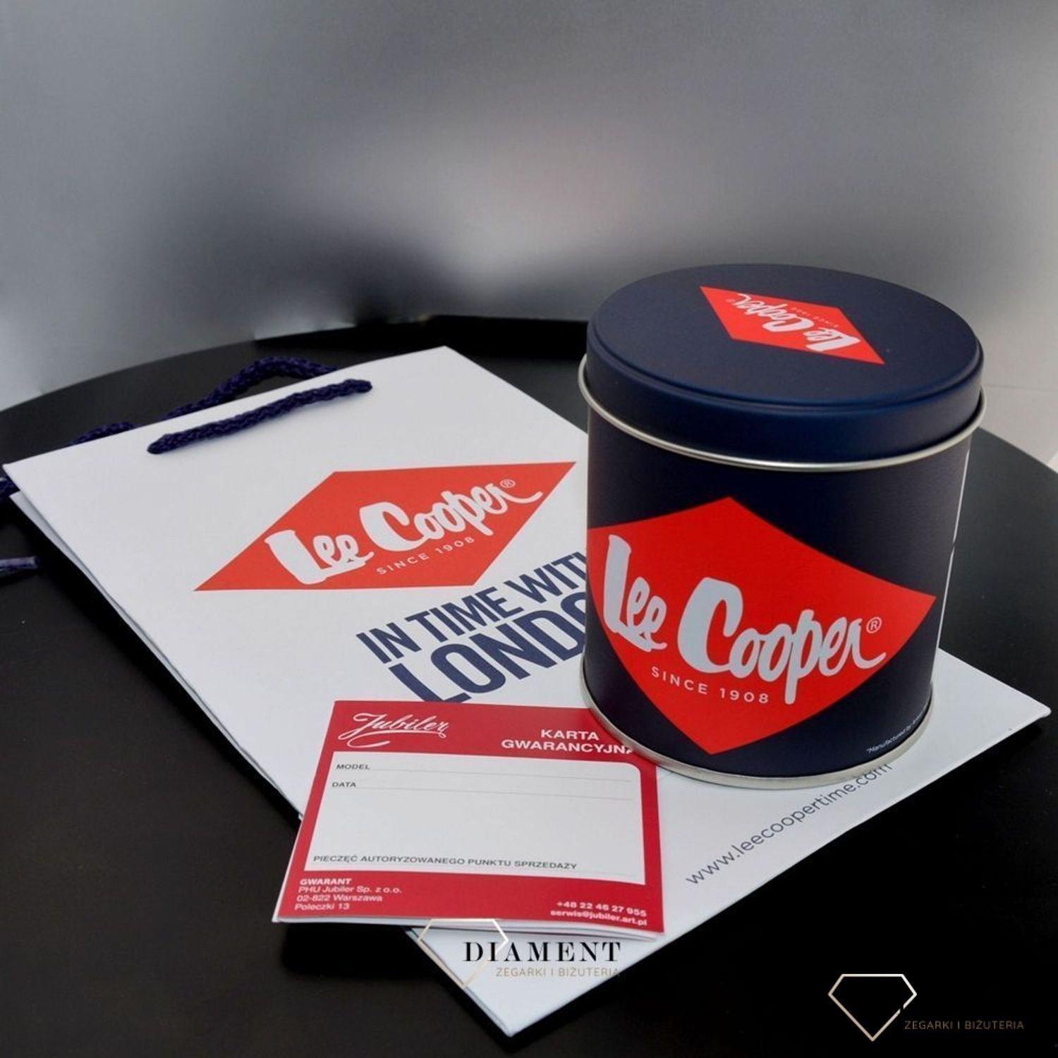 Damski zegarek Lee Cooper LC07192.350. Zegarek damski elektroniczny Lee Cooper z prostokątną kopertą oraz biżuteryjną bransoletą. Zegarek będzie idealnym prezentem dla kobiety a pamiątkowy grawer za 0zł będzie piękną.jpg