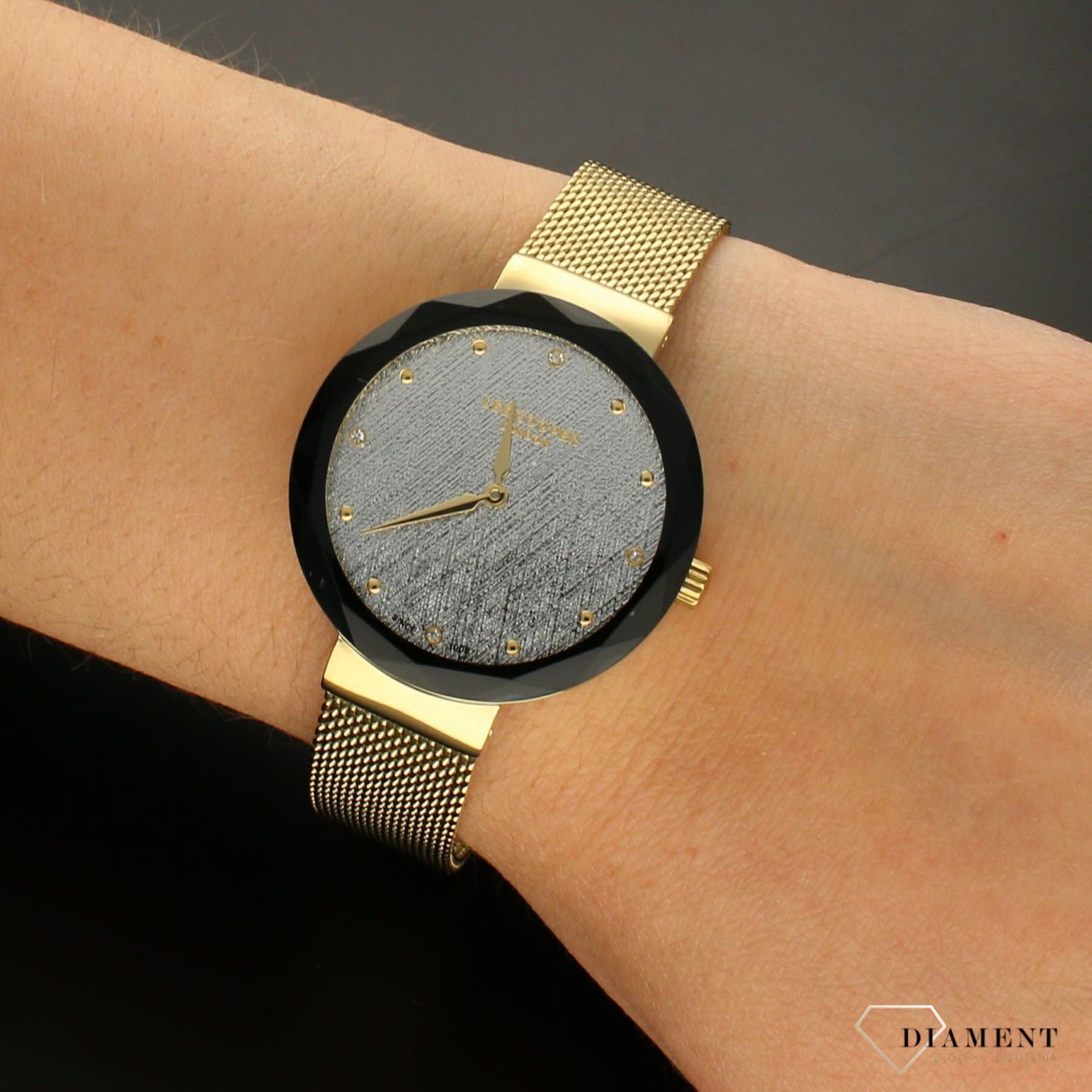 Zegarek damski na bransolecie Lee Cooper LC07237.130. Zegarek damski na bransolecie. Zegarek damski w złotym kolorze. Zegarek damski klasyczny.jpg