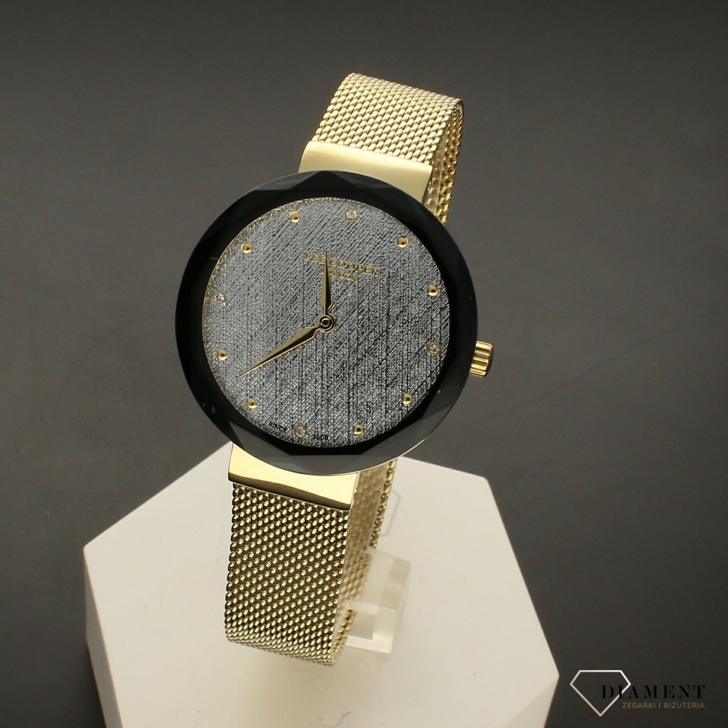 Zegarek damski na bransolecie Lee Cooper LC07237.130. Zegarek damski na bransolecie. Zegarek damski w złotym kolorze. Zegarek damski klasyczny.jpg