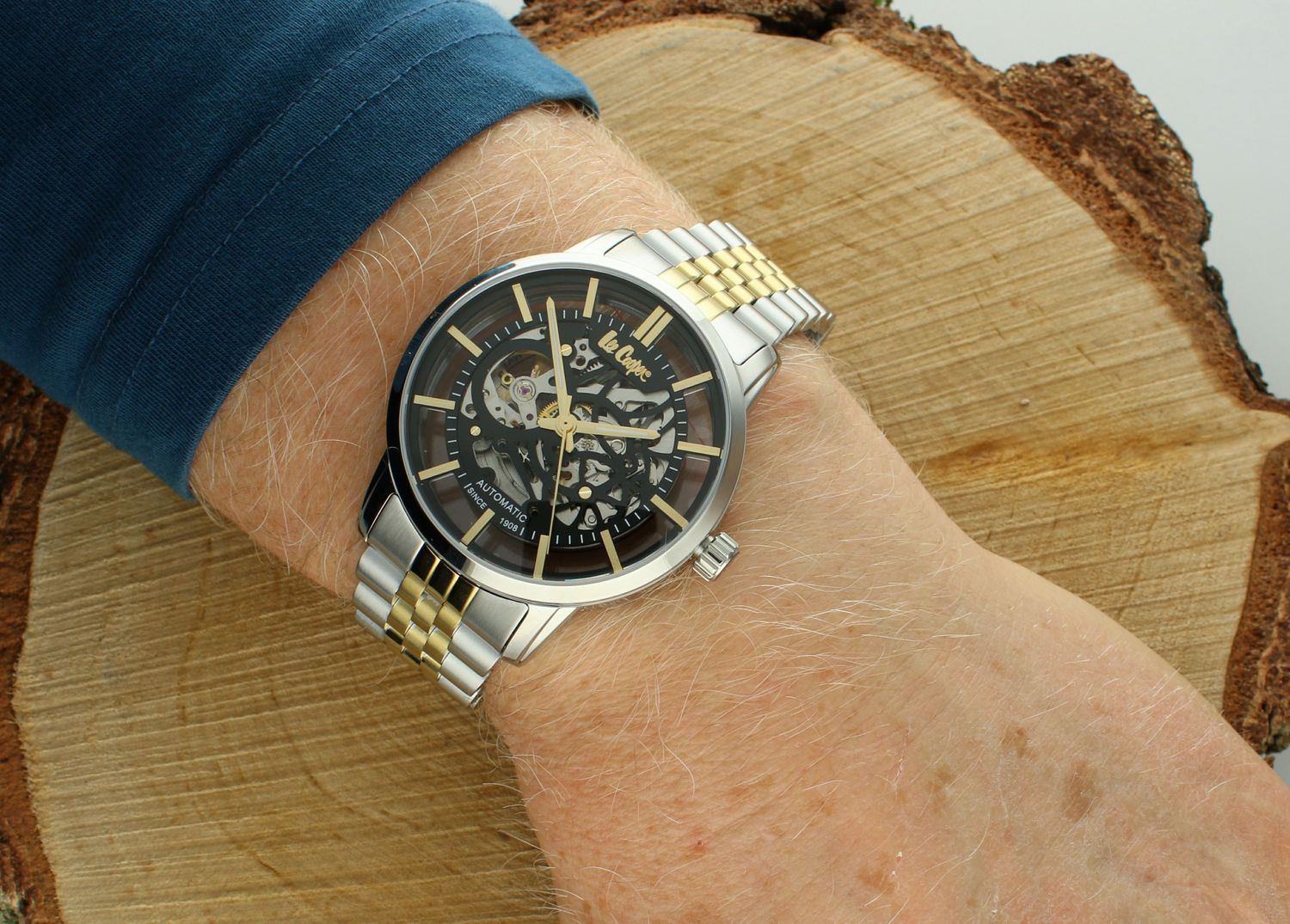 Zegarek LEE COOPER LC08036.230 Zegarek męski w złoto srebrnej kolorystyce to idealna propozycja dla zdecydowanych mężczyzn. Niezwykłą cechą tego modelu jest cyferblat typu 1.webp