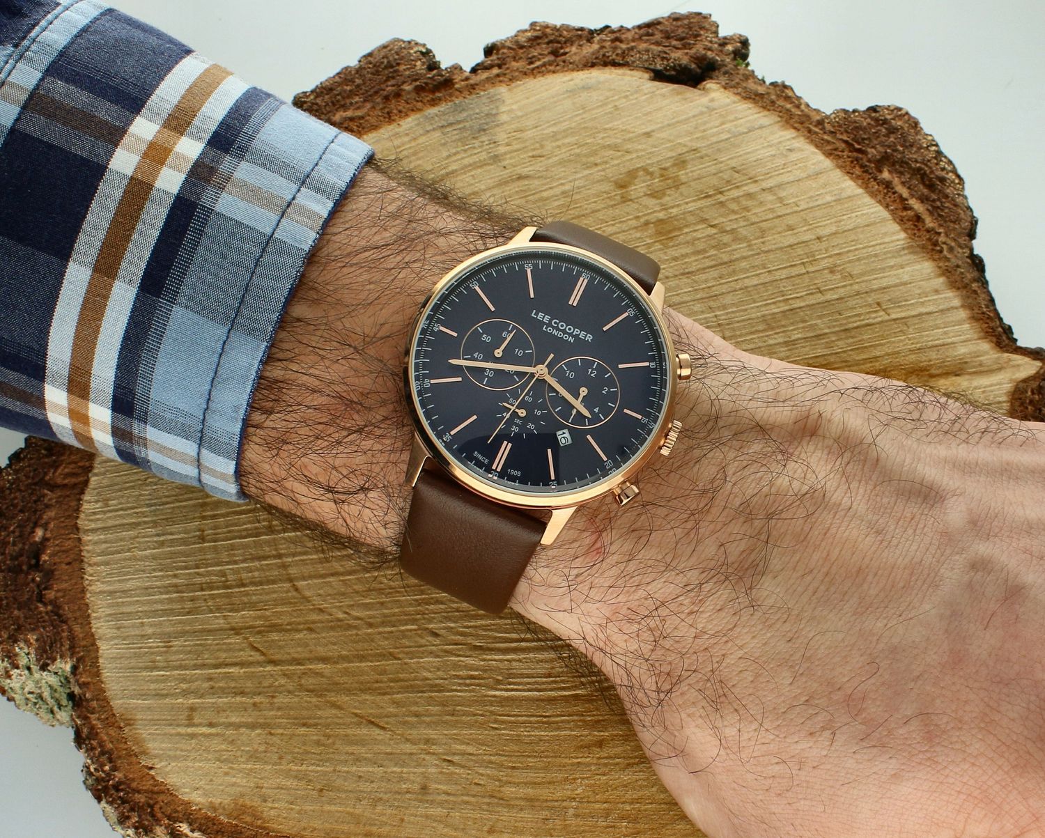 Zegarek Męski Lee Cooper LC08043.494 Zegarek męski na pasku Lee Cooper LC08043.494 Zegarek męski w czarnej kolorystyce to idealna propozycja dla zdecydowanych mężczyzn. 1.webp