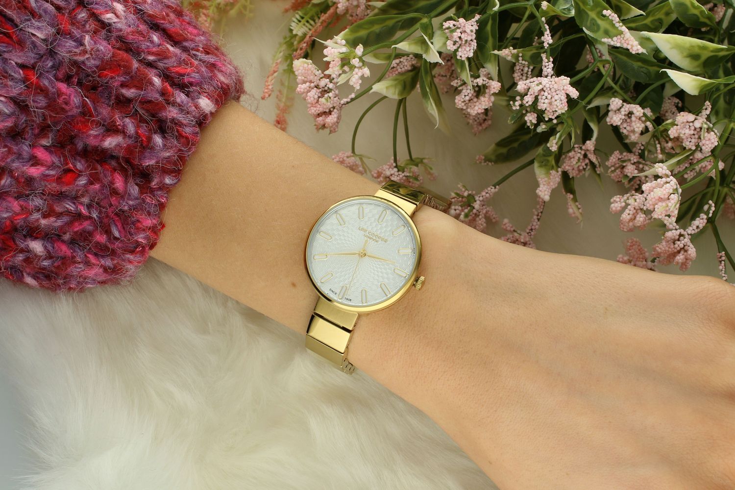 Zegarek damski na złotej bransolecie Lee Cooper LC08069.130 to elegancki zegarek✓ Zegarki Lee Cooper✓ Modny zegarek✓ Autoryzowany sklep✓ Kurier Gratis 24h✓ Gwarancja najniższej ceny✓Pomysł na prezent 🎁  1.webp