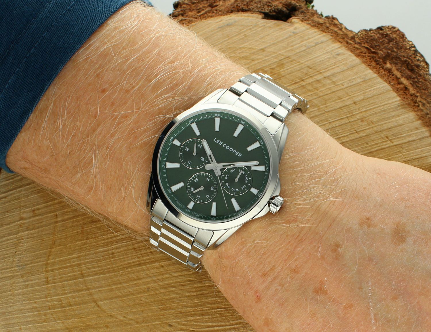 Zegarek LEE COOPER LC08105.370  Zegarek męski w srebrnej kolorystyce to idealna propozycja dla zdecydowanych mężczyzn. Niecodzienna tarcza stanowi podstawę sportowego1.jpg