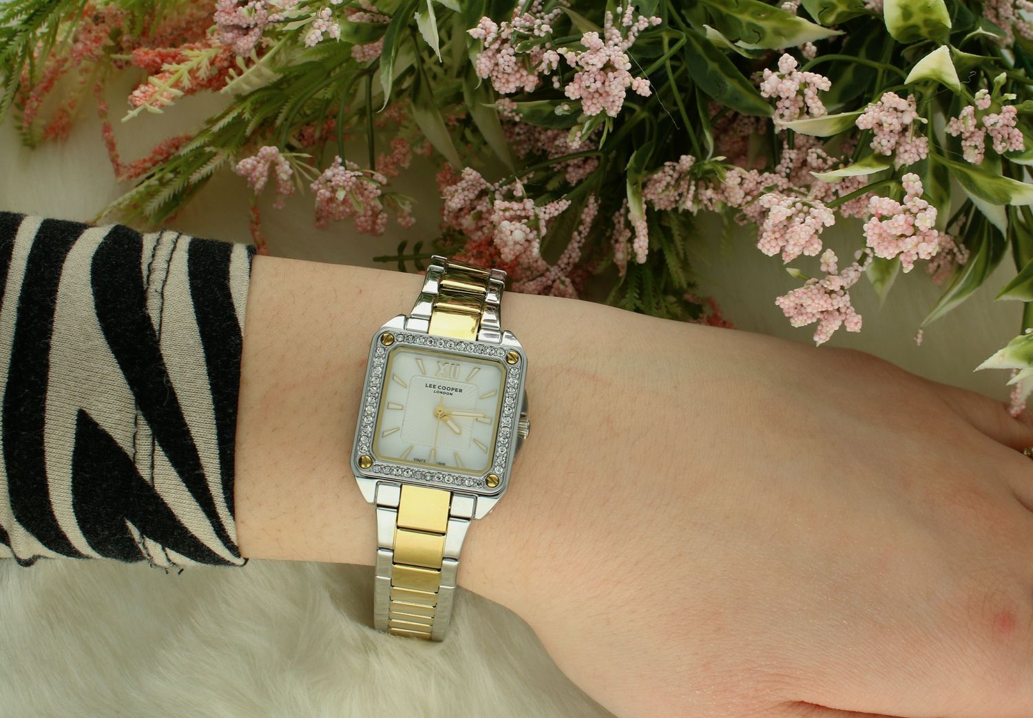 Zegarek damski na bransolecie Lee Cooper LC08127.220.jpg