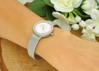 Elegancki zegarek damski Lee Cooper LC08136.370 z beżową tarczą i srebrną bransoletą mesh. Fashion styl z kolekcji Spring 25. Stylowy dodatek do codziennych i wyjątkowych stylizacji (2).jpg
