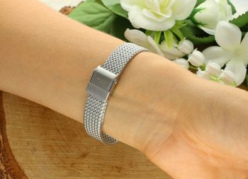 Elegancki zegarek damski Lee Cooper LC08136.370 z beżową tarczą i srebrną bransoletą mesh. Fashion styl z kolekcji Spring 25. Stylowy dodatek do codziennych i wyjątkowych stylizacji (3).jpg
