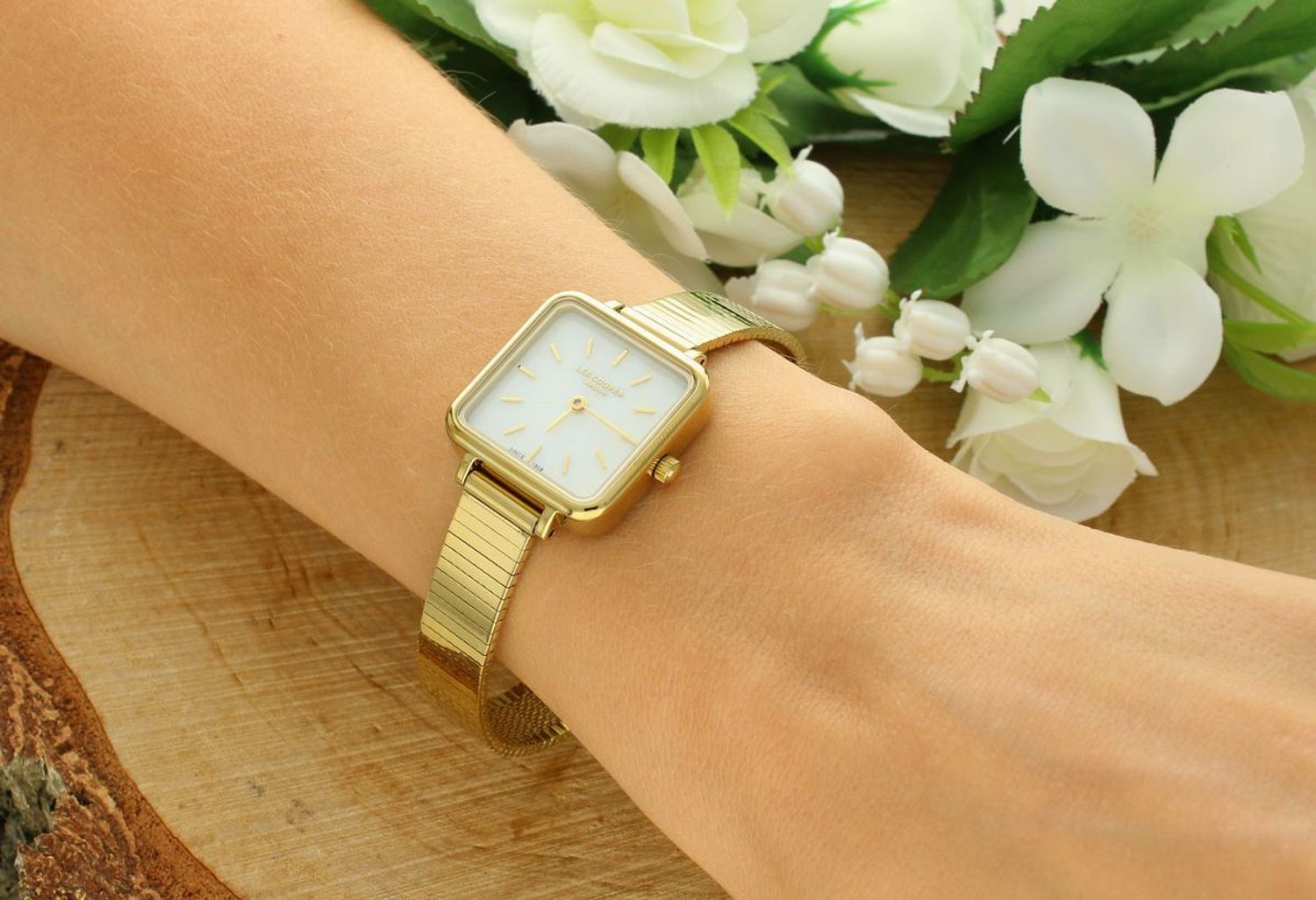 Zegarek damski Lee Cooper LC08138.120 – złoty fashion z perłową tarczą, kolekcja Spring 25 (1).jpg