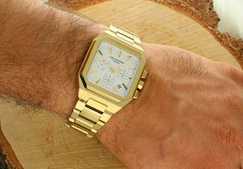 Lee Cooper LC08143.130 – elegancki zegarek męski w złotym kolorze z kwadratową kopertą, srebrną tarczą i mechanizmem kwarcowym JP25. Wodoszczelność 50M. Styl fashion. Kup online!2.jpg