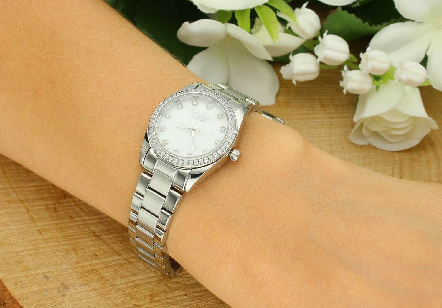 Zegarek damski Lee Cooper LC08155.320 – srebrny z perłową tarczą  Kolekcja Spring 25 (2).jpg