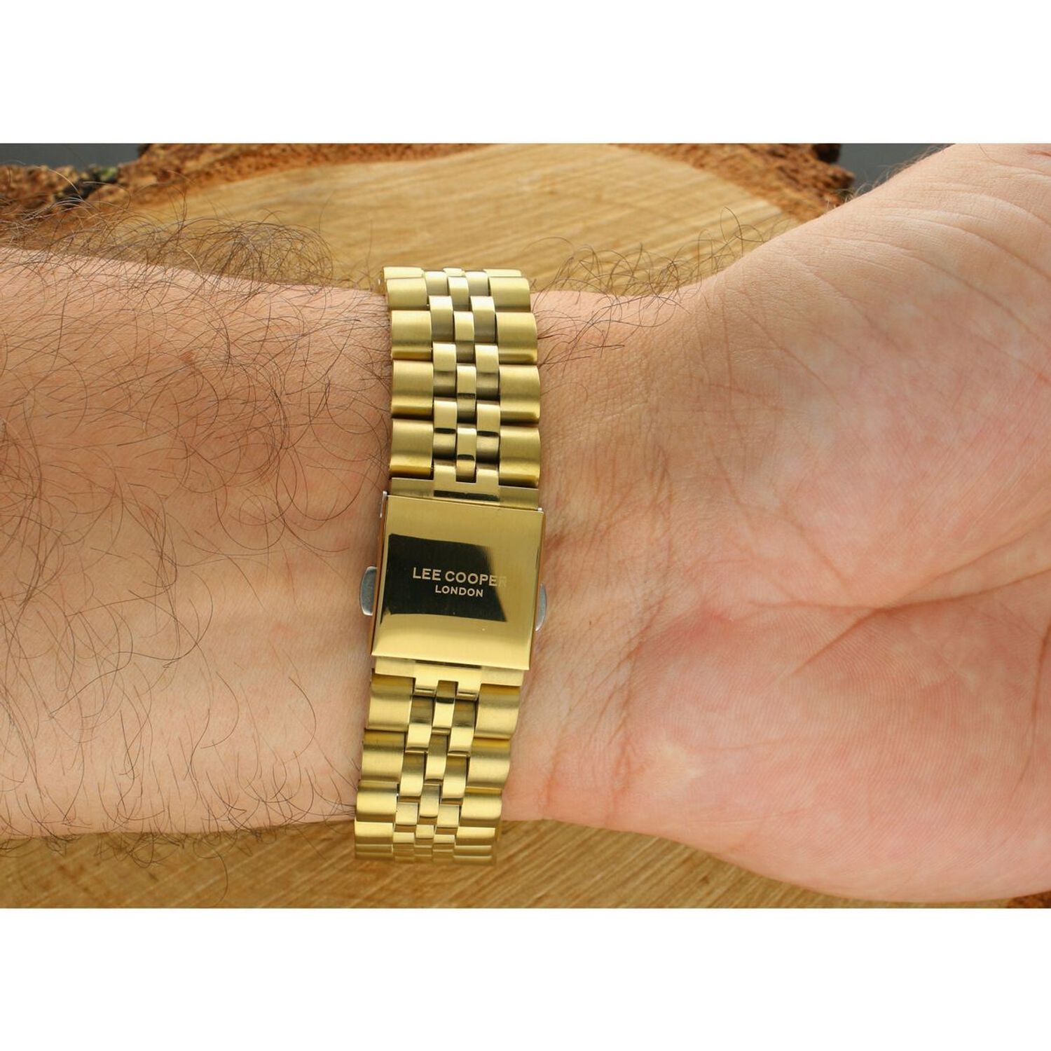 Zegarek męski Lee Cooper LC08187.130, złoty, analogowy, koperta 43 mm, stalowa bransoleta, datownik, wodoszczelność WR 50. Stylowy i trwały dodatek.1.webp