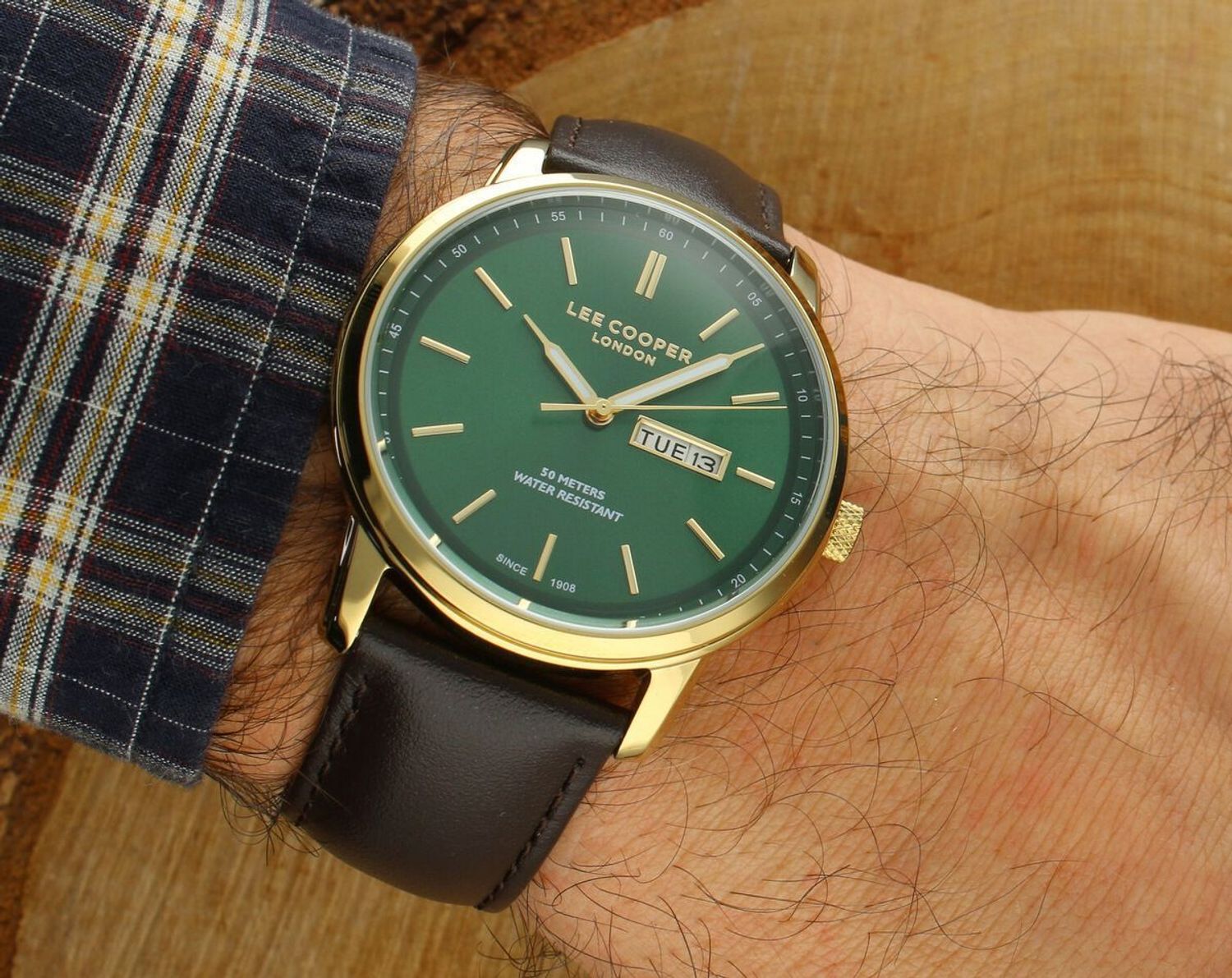Zegarek męski Lee Cooper LC08235.172 z linii Fashion Summer 25 – elegancki model ze złotą kopertą, brązowym paskiem i zieloną tarczą. Idealny na lato, casual i eleganckie stylizacje.1.jpg