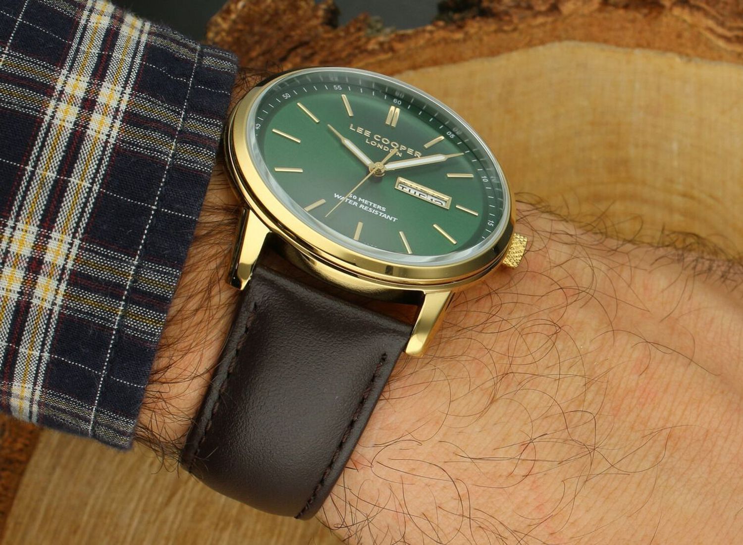 Zegarek męski Lee Cooper LC08235.172 z linii Fashion Summer 25 – elegancki model ze złotą kopertą, brązowym paskiem i zieloną tarczą. Idealny na lato, casual i eleganckie stylizacje.1.jpg