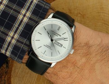 Zegarek męski Lee Cooper LC08235.331 z linii Fashion Summer 25 – elegancki model ze stalową kopertą i czarnym skórzanym paskiem. Idealny na lato, casual i eleganckie stylizacje.2.jpg