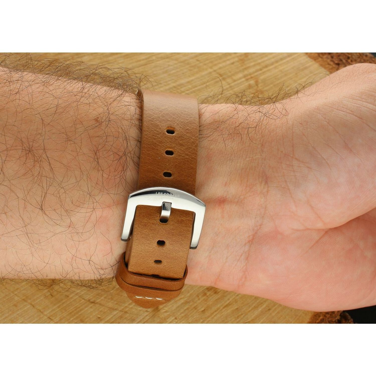 Zegarek męski Lee Cooper LC08260.394, granatowa tarcza, pasek skórzany, stalowa koperta 42 mm, datownik, wodoszczelność WR 50 – elegancki i komfortowy.1.webp