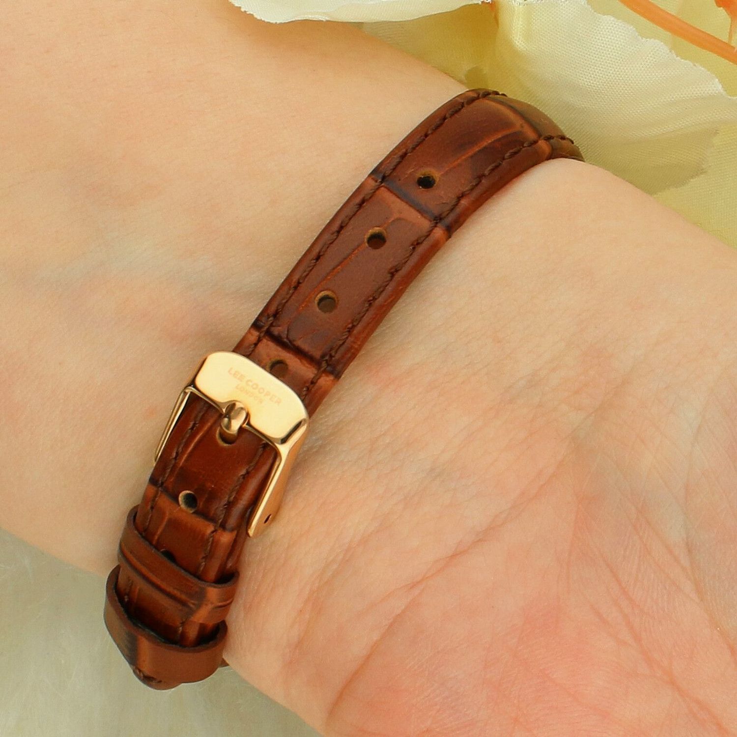 Zegarek damski Lee Cooper LC08315.462 prostokątny różowe złoto – skórzany pasek, elegancki fashion fashion.jpg