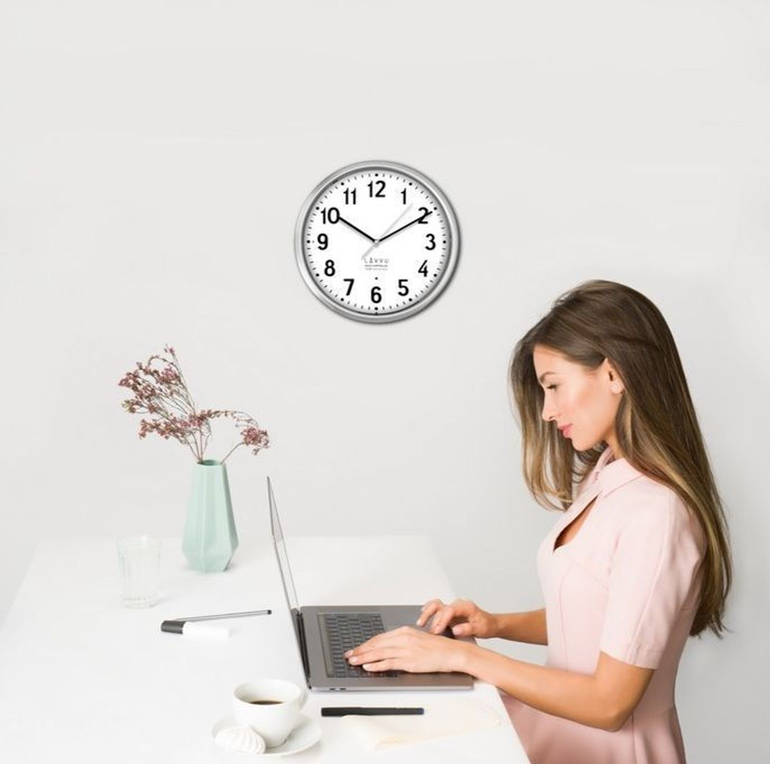 Zegar na ścianę Accurate Metallic Silver sterowany sygnałem radiowym LCR3010 (3).jpg