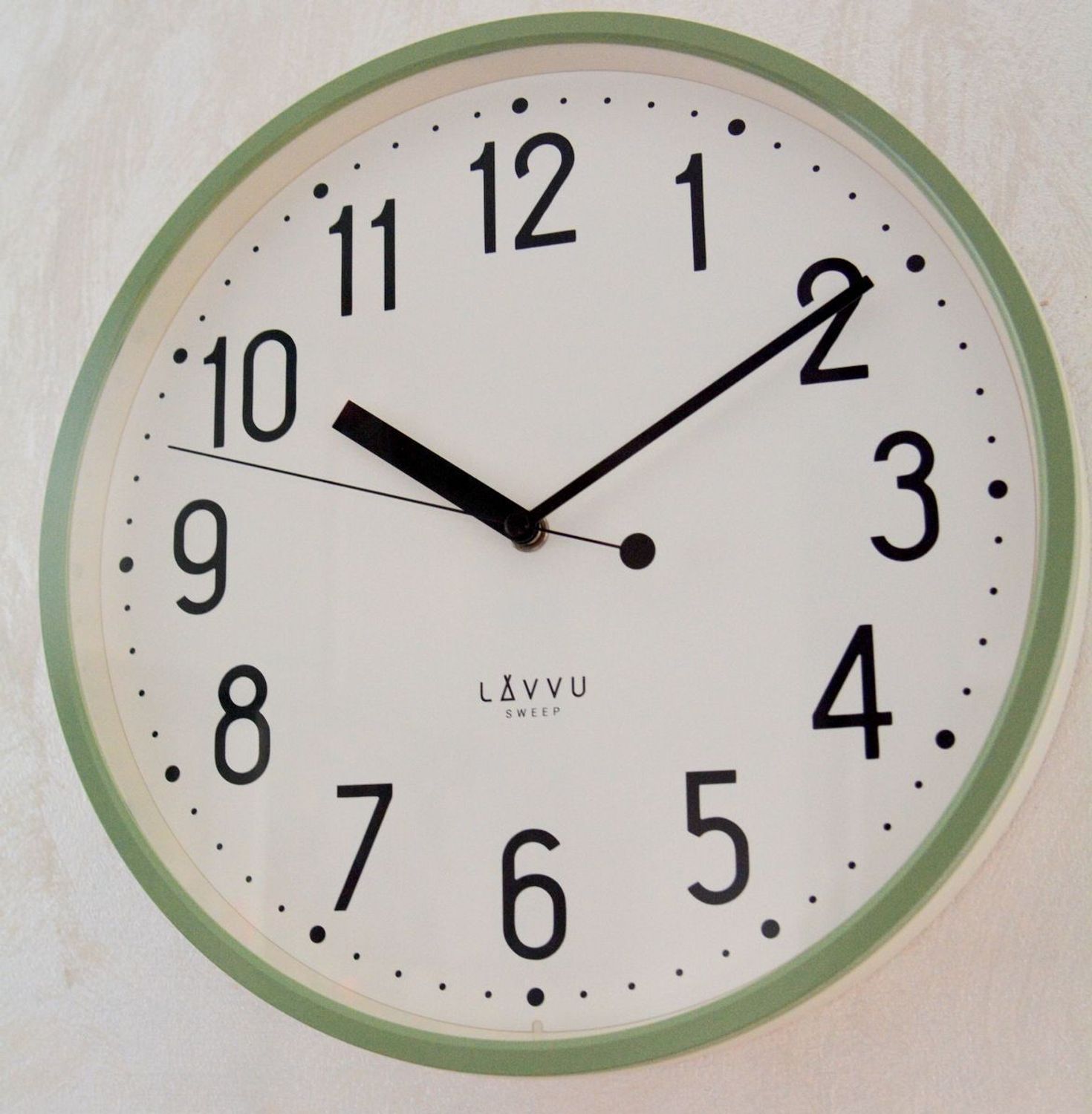 Zegar ścienny LAVVU zielony z płynącym sekundnikiem 30 cm LCS3001. Pastelowy zegar. Zegar pistacjowy. Zegar z płynącym sekundnikiem.  Zegarek ścienny z cichym mechanizmem. Ścienny zegar do pokoju. Zegar ścienny LAVVU na prezent.1.jpg