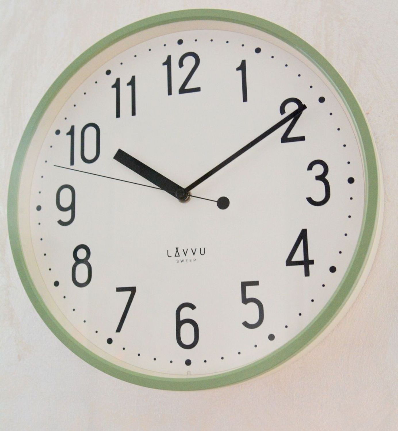 Zegar ścienny LAVVU zielony z płynącym sekundnikiem 30 cm LCS3001. Pastelowy zegar. Zegar pistacjowy. Zegar z płynącym sekundnikiem.  Zegarek ścienny z cichym mechanizmem. Ścienny zegar do pokoju. Zegar ścienny LAVVU na prezent.1.jpg