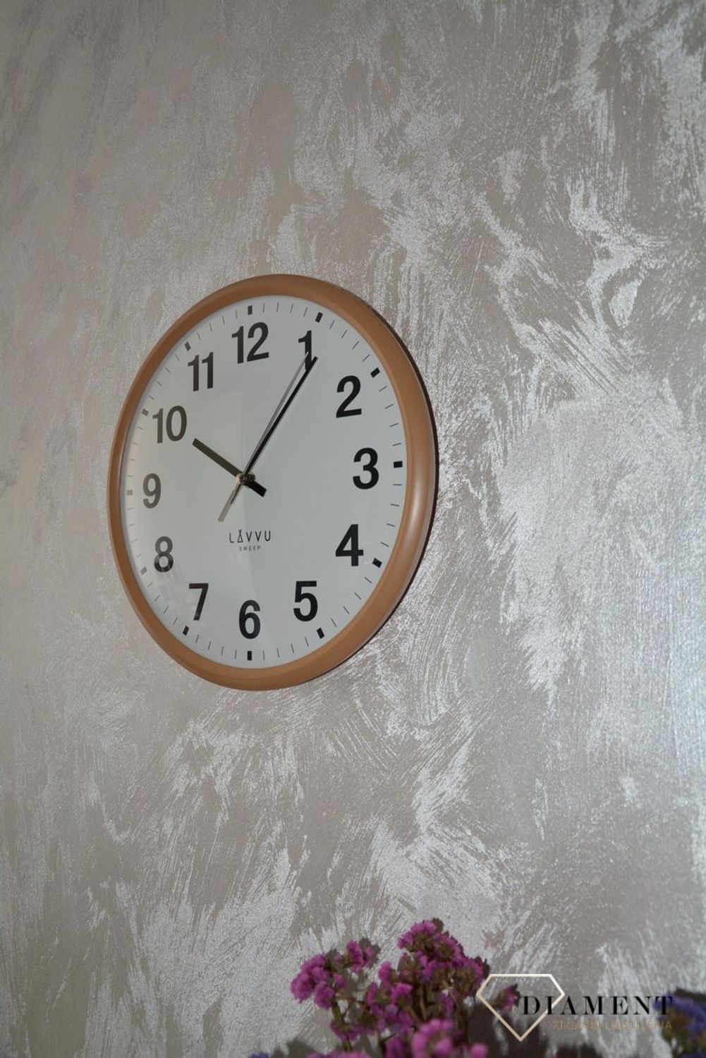 Zegar ścienny okrągły Lavvu do salonu jasny brązowy.jpg