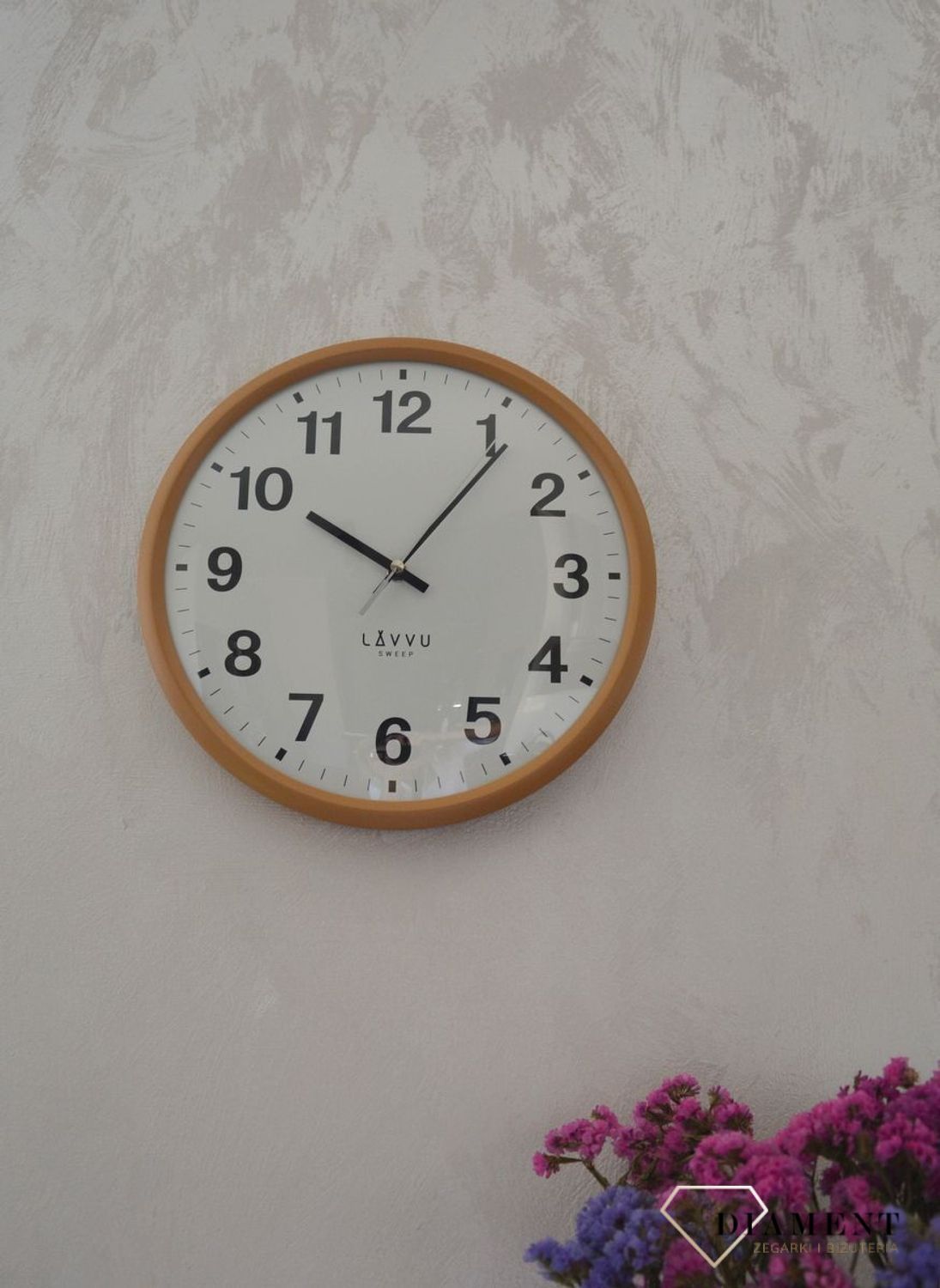 Zegar ścienny okrągły Lavvu do salonu jasny brązowy.jpg