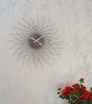 Zegar ścienny z kryształkami 50 cm Lavvu srebrny LCT1055. Pomysłowy wzór zegara z akrylowymi kryształkami sprawi, że będzie niebanalnym elementem dekoracyjnym do każdego nowoczesnego wnętrza (2).JPG