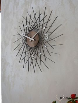 Zegar ścienny z kryształkami 50 cm Lavvu srebrny LCT1055. Pomysłowy wzór zegara z akrylowymi kryształkami sprawi, że będzie niebanalnym elementem dekoracyjnym do każdego nowoczesnego wnętrza (7).JPG