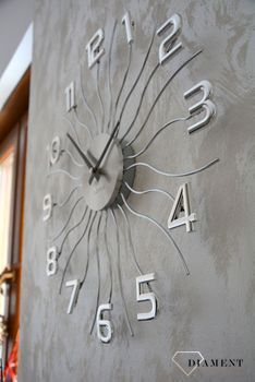 Zegar ścienny 49cm z kryształkami Cristal LAVVU srebrny LCT1220. Efektowny zegar ścienny do salonu. Kolor srebrny. Metalowe promienie. Mechanizm kwarcowy. Świetna ozdoba każdego nowoczesnego wnętrza (7).JPG