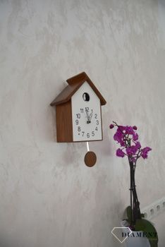 Zegar ścienny drewniany domek z kukułką LCT4020. Zegar drewniany na ścinę. Zegar ścienny z obudowy drewniane w kształcie drewna (2).JPG