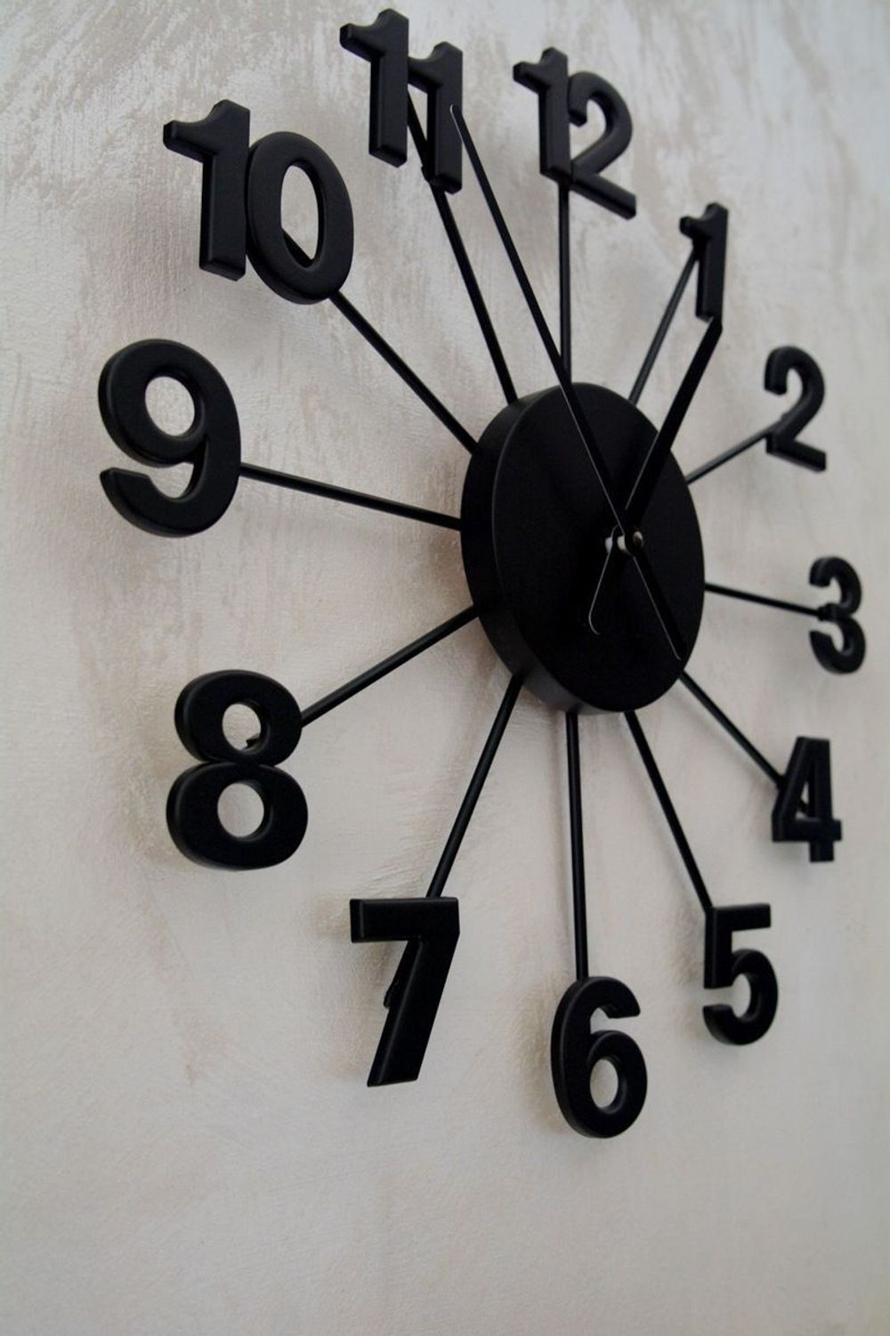 Czarny zegar ścienny LAVVU LCT5001- 42 cm.jpg