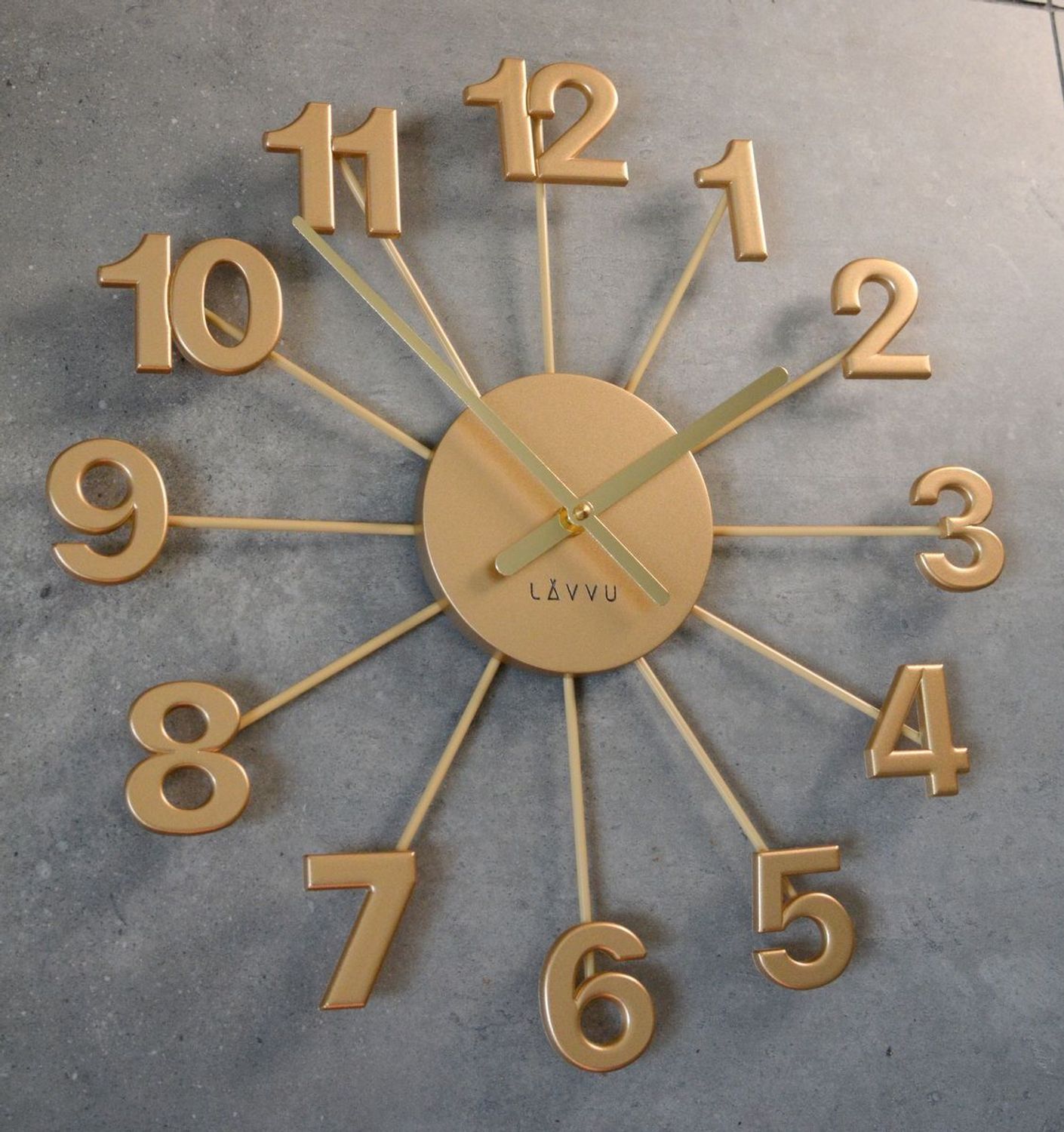 Zegar naścienny LAVVU Design LCT5002. Nowoczesne zegary online. Zegary z darmową dostawą. Złoty duży zegar. Pomysł na prezent. Zegar na ścianę na baterię. Nowoczesny zegar na ścianę do salonu..jpg