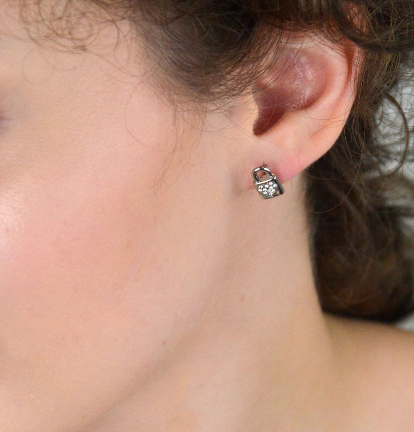 Kolczyk kłódka z cyrkoniami LA PETITE STORY LPS02ARQ12✓ Biżuteria stalowa ✓Jeden kolczyk ✓ Autoryzowany sklep✓ Kurier Gratis 24h✓ Gwarancja najniższej ceny✓ Zwrot 30 dni✓ Zapraszamy!.jpg