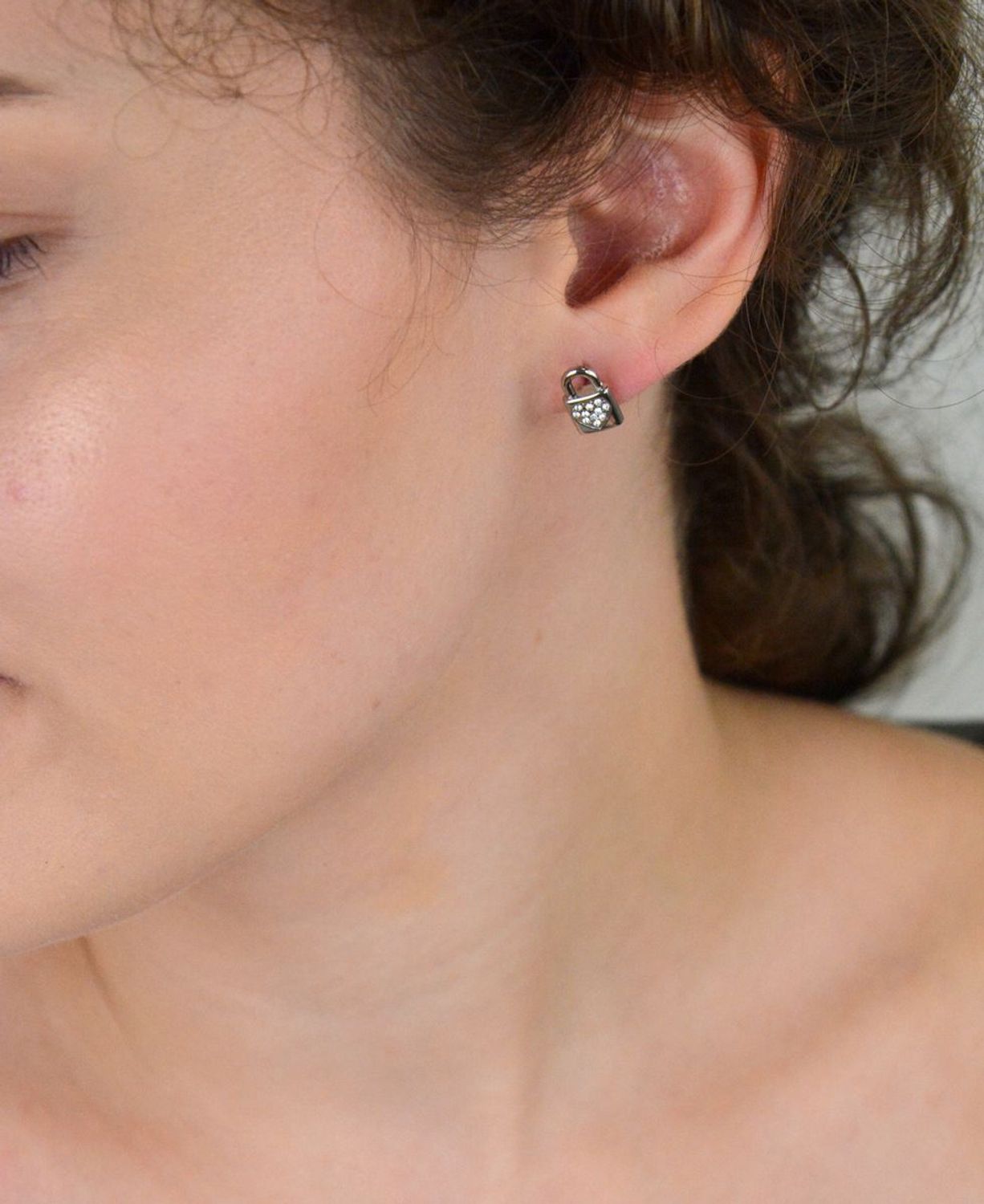 Kolczyk kłódka z cyrkoniami LA PETITE STORY LPS02ARQ12✓ Biżuteria stalowa ✓Jeden kolczyk ✓ Autoryzowany sklep✓ Kurier Gratis 24h✓ Gwarancja najniższej ceny✓ Zwrot 30 dni✓ Zapraszamy!.jpg