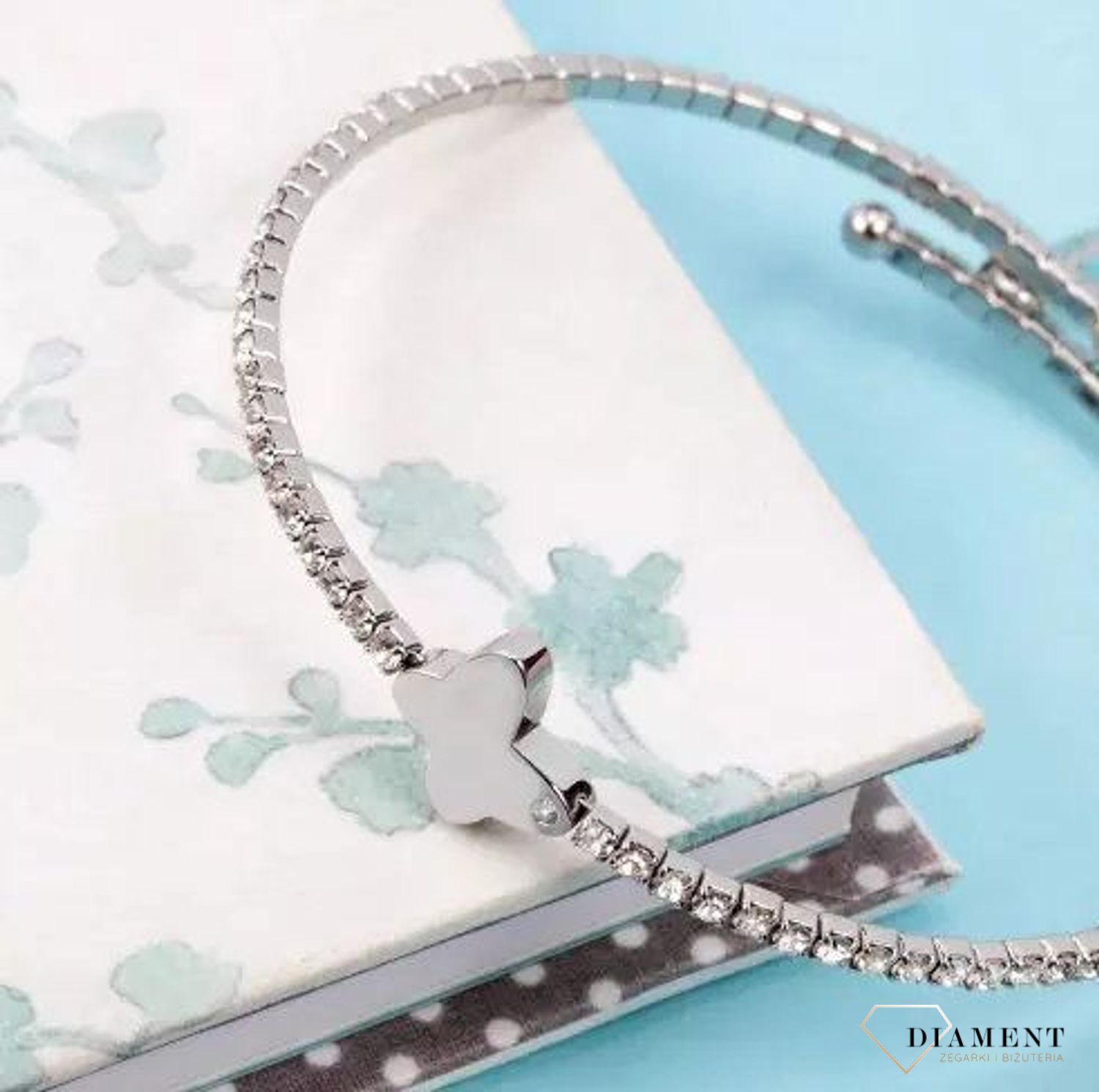 Bransoletka damska motylek z cyrkonią LA PETITE STORY LPS05ASE05. Bransoletka o podstawie w kształcie koła. Bransoletka damska ozdobiona cyrkonią w kolorze białym (1).jpg