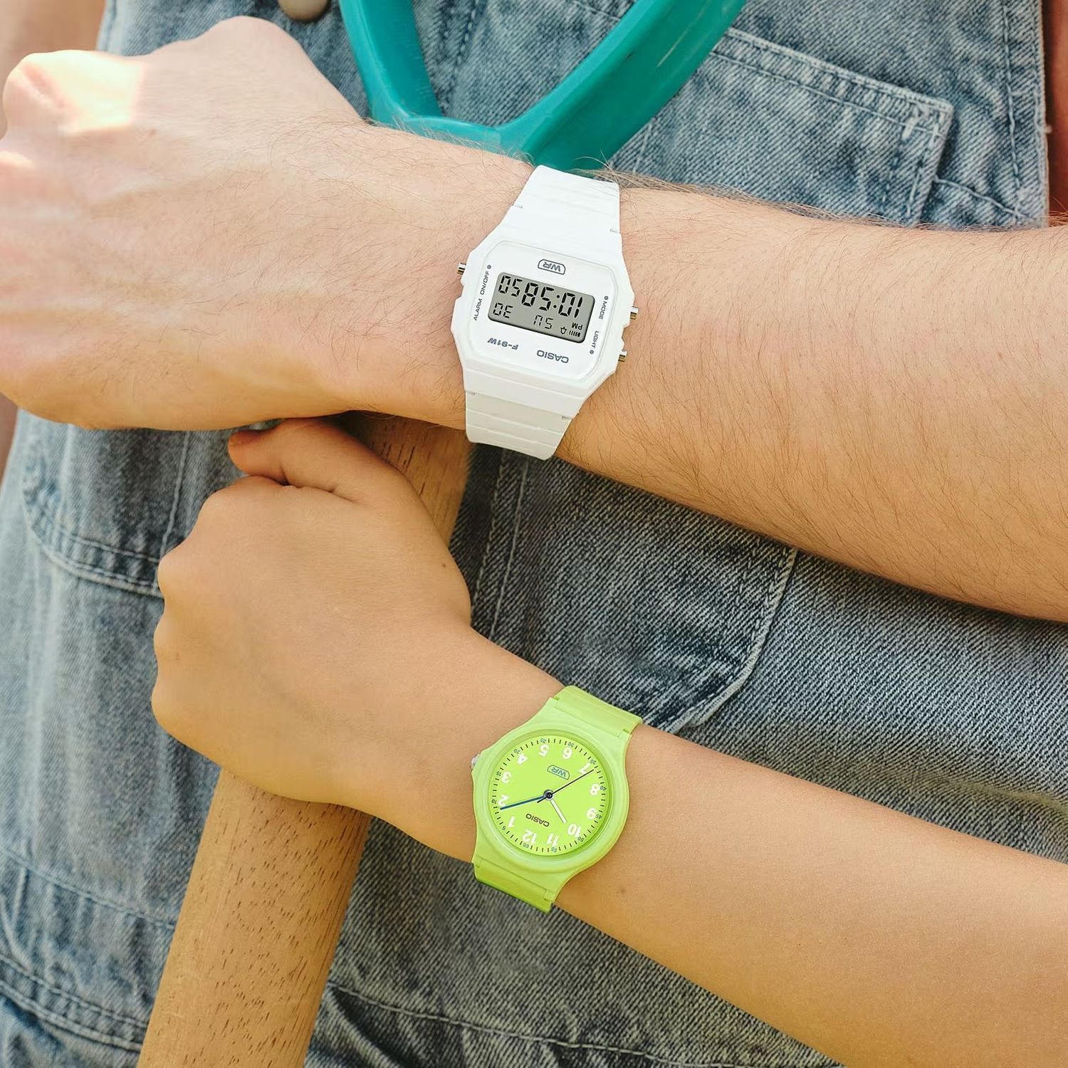 Zegarek Casio Classic na pasku LQ-24B-3BEF limonka. Zielony mały zegarek. Minimalistyczny zegarek Casio. Tani zegarek Casio. Zegarek dziecięcy. Kolorowy zegarek limonkowy. Zegarek z cyframi. CASIO Collection STANDARD. Zegar1.jpg