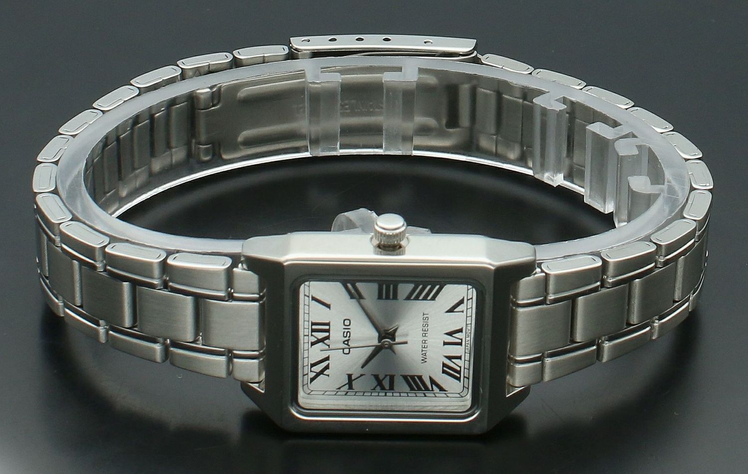 Zegarek damski Casio Classic LTP-B150D-7BEF. Zegarek damski Casio. Zegarek damski z prostokątną tarczą. Zegarek damski klasyczny Casio. Damski zegarek z rzymskimi cyframi. Damski zegarek Casio na prezent..jpg