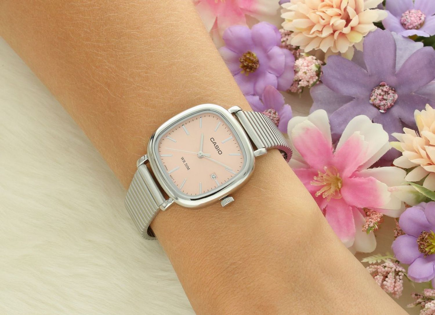 Stylowy zegarek damski Casio LTP-B166D-4AVEF – różowa tarcza, stalowa koperta i bransoleta, mechanizm kwarcowy, szkło mineralne, wodoszczelność 5 ATM. Elegancja i funkcjonalność na co dzień.1.webp