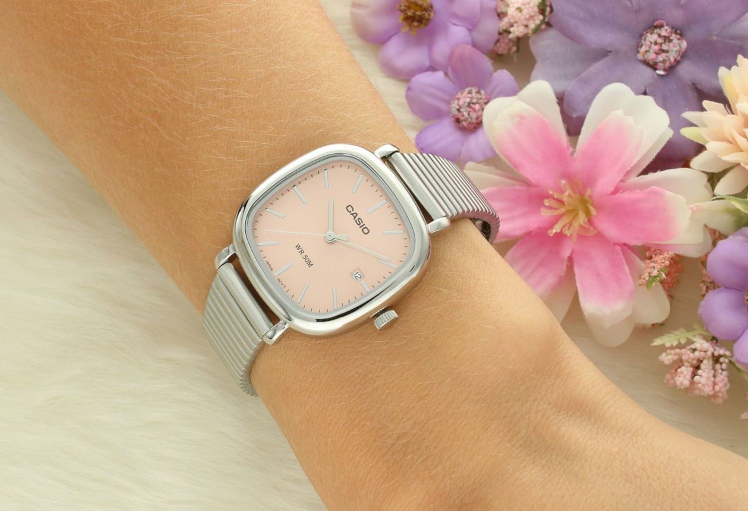 Stylowy zegarek damski Casio LTP-B166D-4AVEF – różowa tarcza, stalowa koperta i bransoleta, mechanizm kwarcowy, szkło mineralne, wodoszczelność 5 ATM. Elegancja i funkcjonalność na co dzień.1.webp