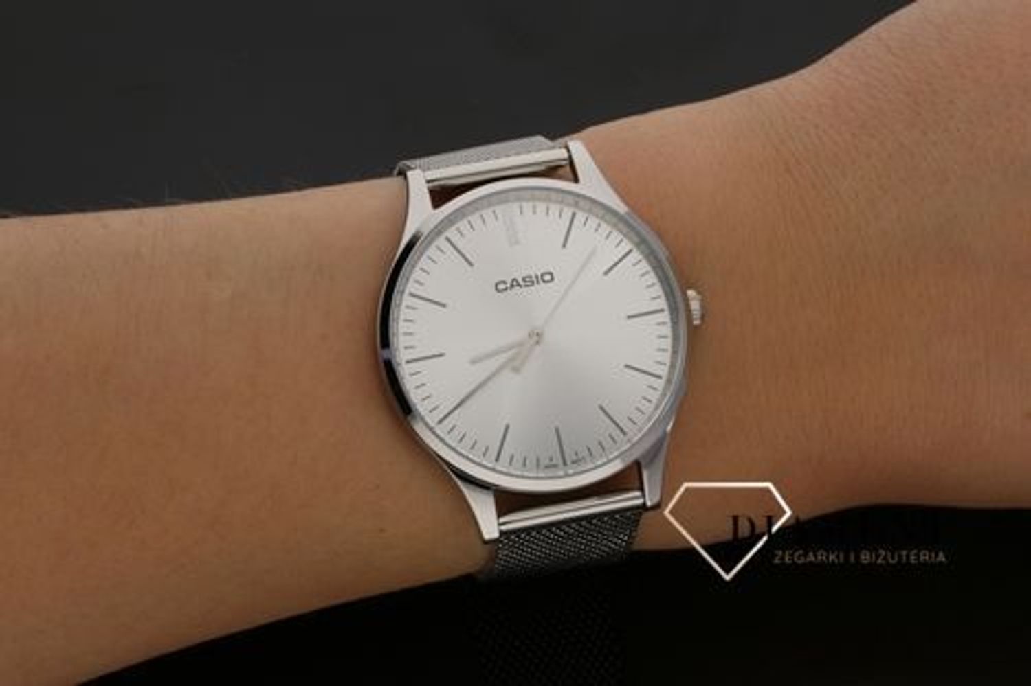 Damski zegarek Casio Classic LTP-E140D-7AEF.jpg